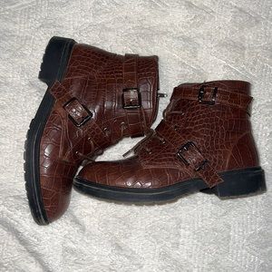 Chocolate crocodile booties